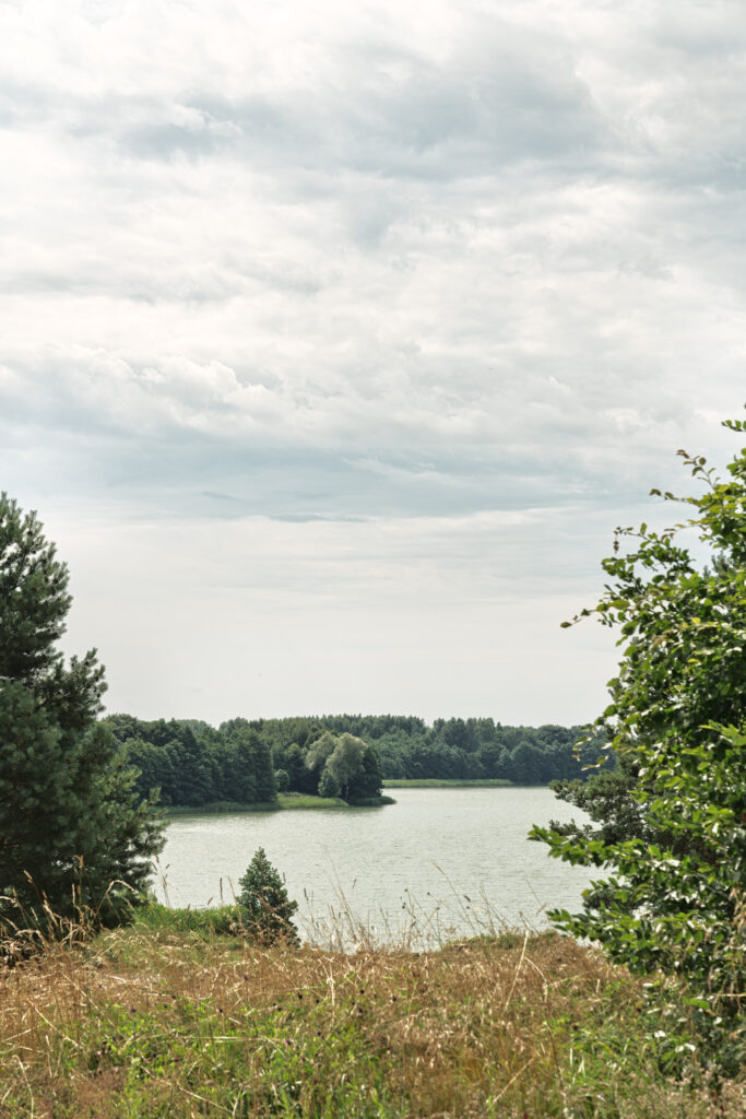 Slow life nad jeziorem – jak naprawdę odpocząć?